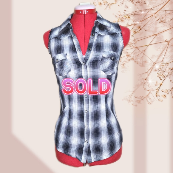 Guess Sleeveless Plaid Shirt - Picture 1 of 9